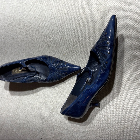 Ingledew’s Vintage Patent Leather Blue Pointed Toe Kitten Heel Spanish Heels - Picture 4 of 13
